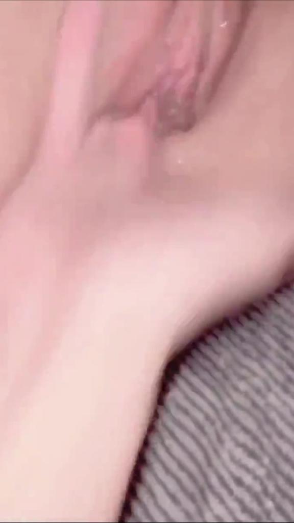 搞怪大眼妹挖洞插穴都有大特写 预览截图 7