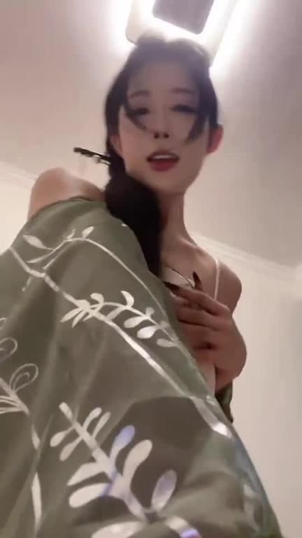 抖音漂亮女网红直播搔首弄姿 预览截图 6