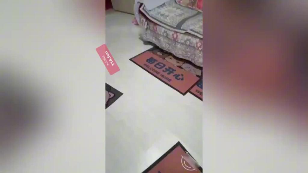 【母子乱伦】海角东北真实变态母子 吃完饭儿子喂骚妈吃大鸡巴 深喉上位抽插内射 对白淫荡“儿子鸡巴真好吃” 预览截图 5