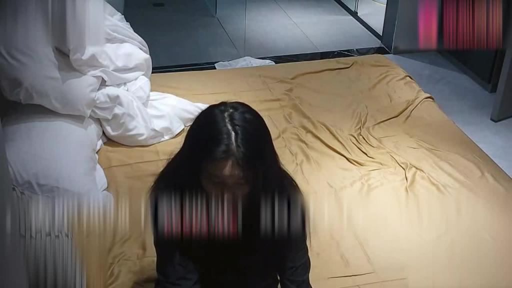 花5000约了一个在职超模,胸感觉有E了,但是肚子上没有一点赘肉,大长腿扛起来操太有感觉了。 预览截图 12