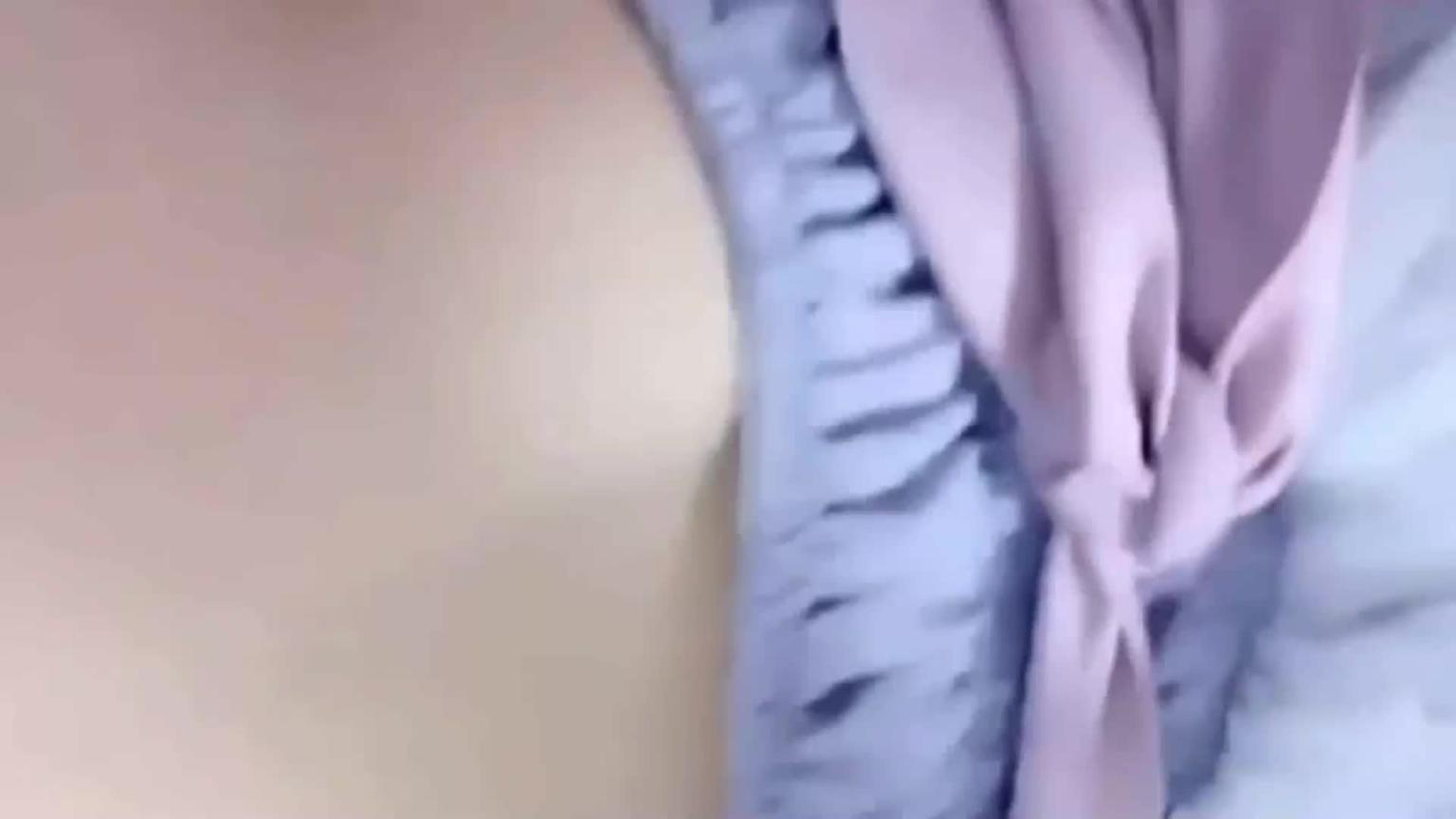 强攻无套亲妹,真的没忍住给射进去了-2/2 预览截图 2
