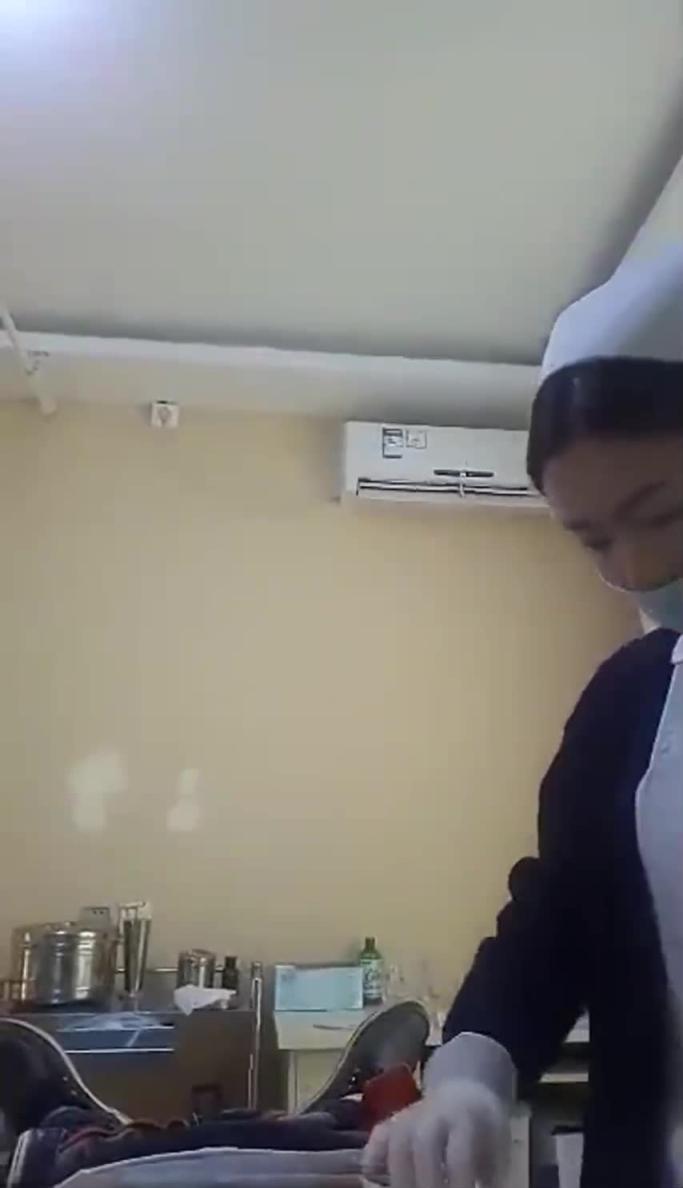 推特小护士雅欣~下次再有哥哥找我割包皮,我还是先给你口一次叭,把我和同事搞得尴尬,哈哈哈 预览截图 2