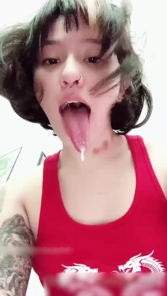 火辣红衣诱惑,舔弄紫色巨物挑逗舌技#puppiloli 预览截图 2