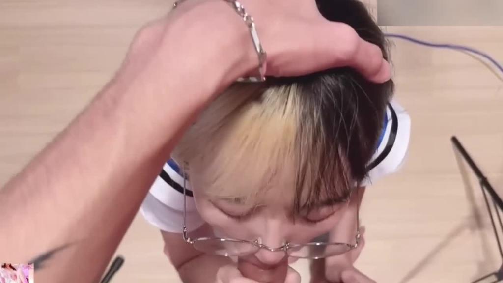 口爆后入颜射反差制服小萝莉 预览截图 1