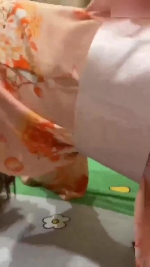 家庭乱伦风骚小姨子代替姐姐伺候姐夫 预览截图 10
