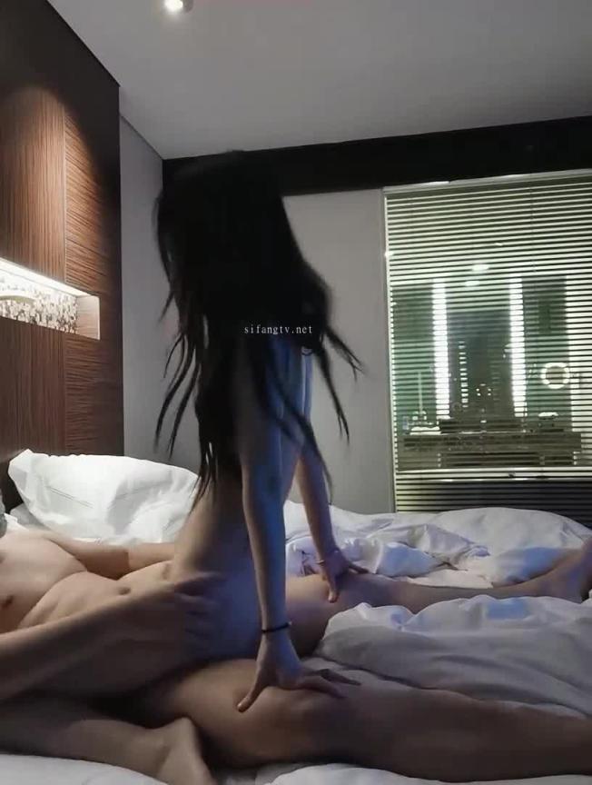 极品女神迷人蔓 激烈抽插大喊爸爸操我 预览截图 9