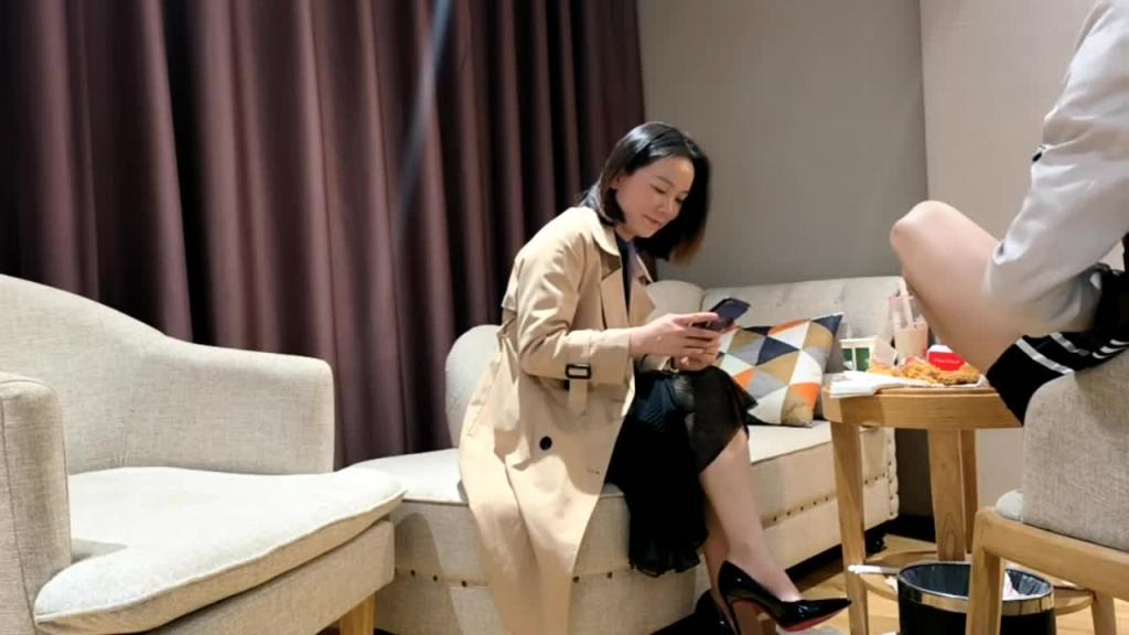 【瘦子探花】再约良家少妇,极品美腿高跟鞋,各种姿势轮番输出,太爽还想要再一炮 预览截图 1