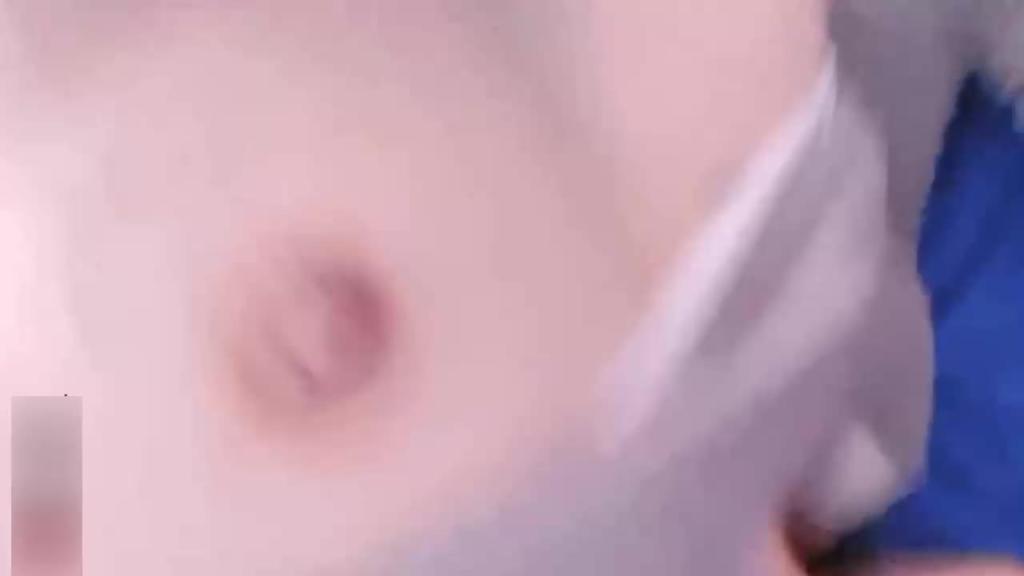 ①母子乱伦,趁爸爸和牌友打牌我悄悄的去妈房间求操逼 预览截图 7