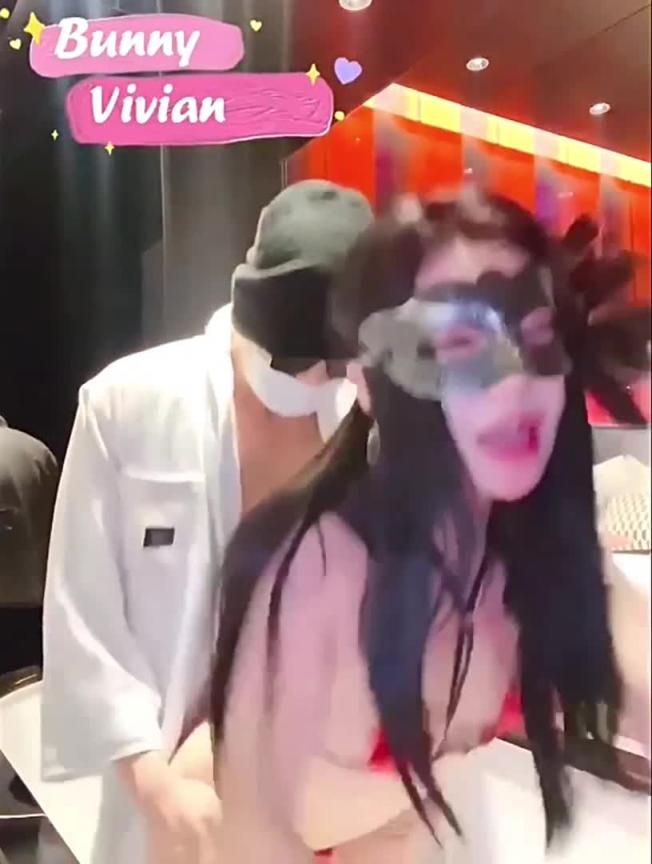 极美网红bunny vivian贵气红酒性爱 预览截图 10