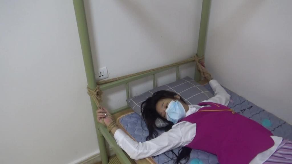 【彩依】户外《被尾随的黑丝空姐》抓脚 大字捆绑 强烈挣扎 预览截图 12