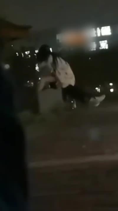 门事件 燕山大学封校学生们饥渴难耐 随处可见啪啪 预览截图 4
