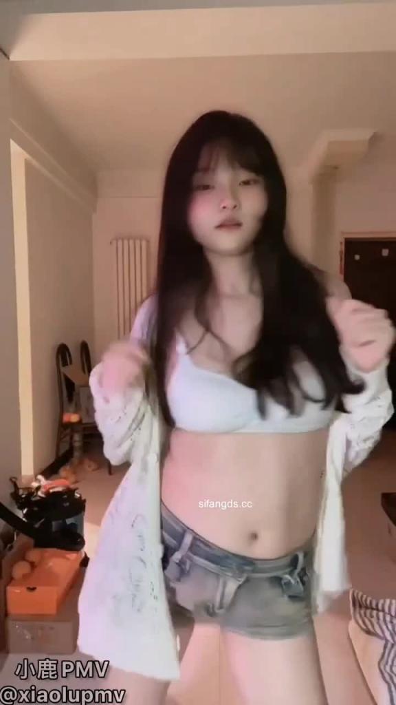 这个博主名字叫牛油果，说真的 这一款实在是太可爱了，特别是那对QQ弹弹的奈子，让人心动，视频合集1 预览截图 6