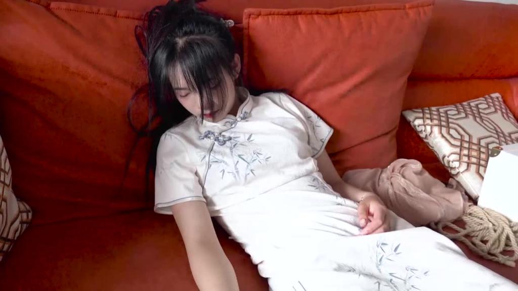 迷晕绑架大学生琳琳,逃脱失败又被抓回玩弄 预览截图 1
