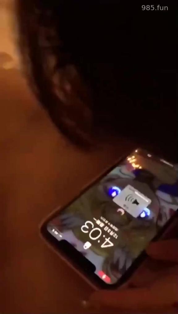 边给黑鬼舔B边给老公打电话边给操岳母边给媳妇打电话!边偷情给闺蜜分享 预览截图 11