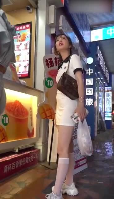 91大神 群底风光 白连身短裙妹子 预览截图 1