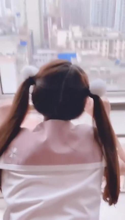 不见星空水手制服 美尻被中出 预览截图 1