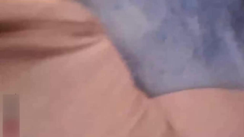 ①母子乱伦,趁爸爸和牌友打牌我悄悄的去妈房间求操逼 预览截图 8