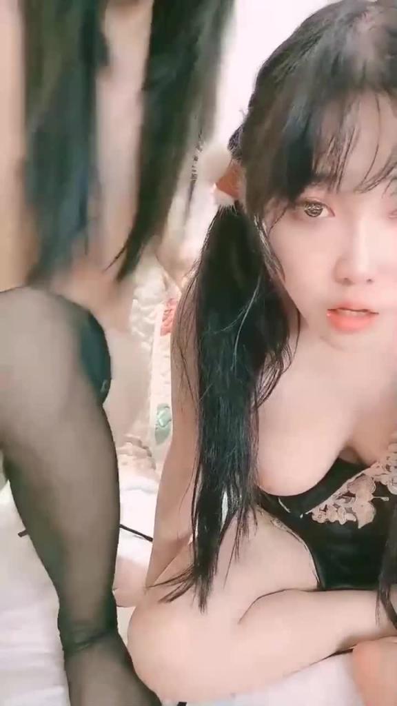 ⾼颜值姐妹花互舔⽩⻁多汁美鲍⽔晶棒插⽳爆菊极致享受 预览截图 10