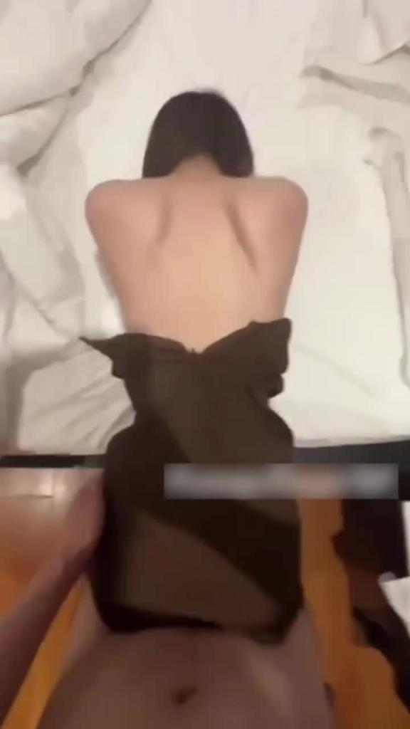 【你戴上劳力士DD,她也会这么主动】一个母狗吃两个主人鸡巴,两个人一块操爽多了,屁眼第一次被主人操 预览截图 6