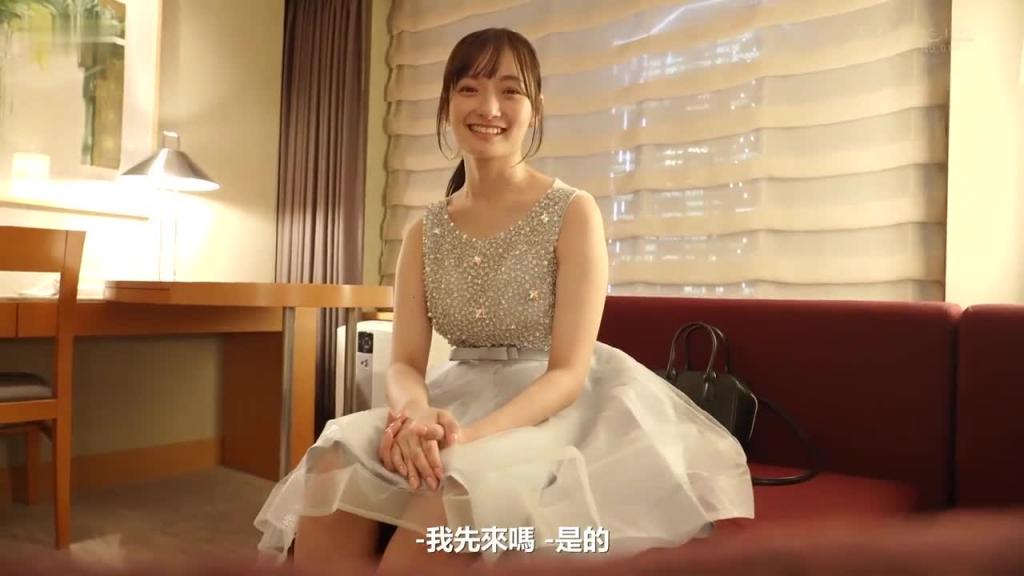 艺能人突击、到府访问做爱。出租渚恋生的发射无限制给你干。 STARS-946 预览截图 9