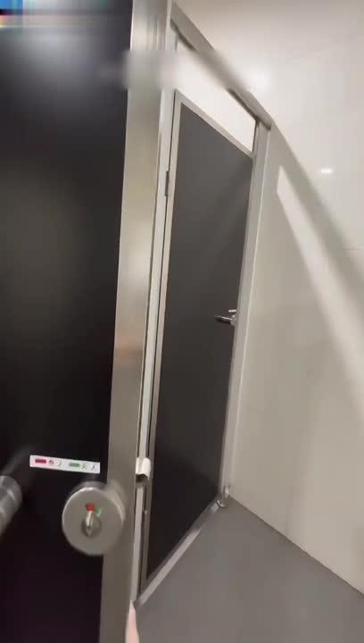 偷看高颜值女神上厕所,反被勾引 预览截图 5