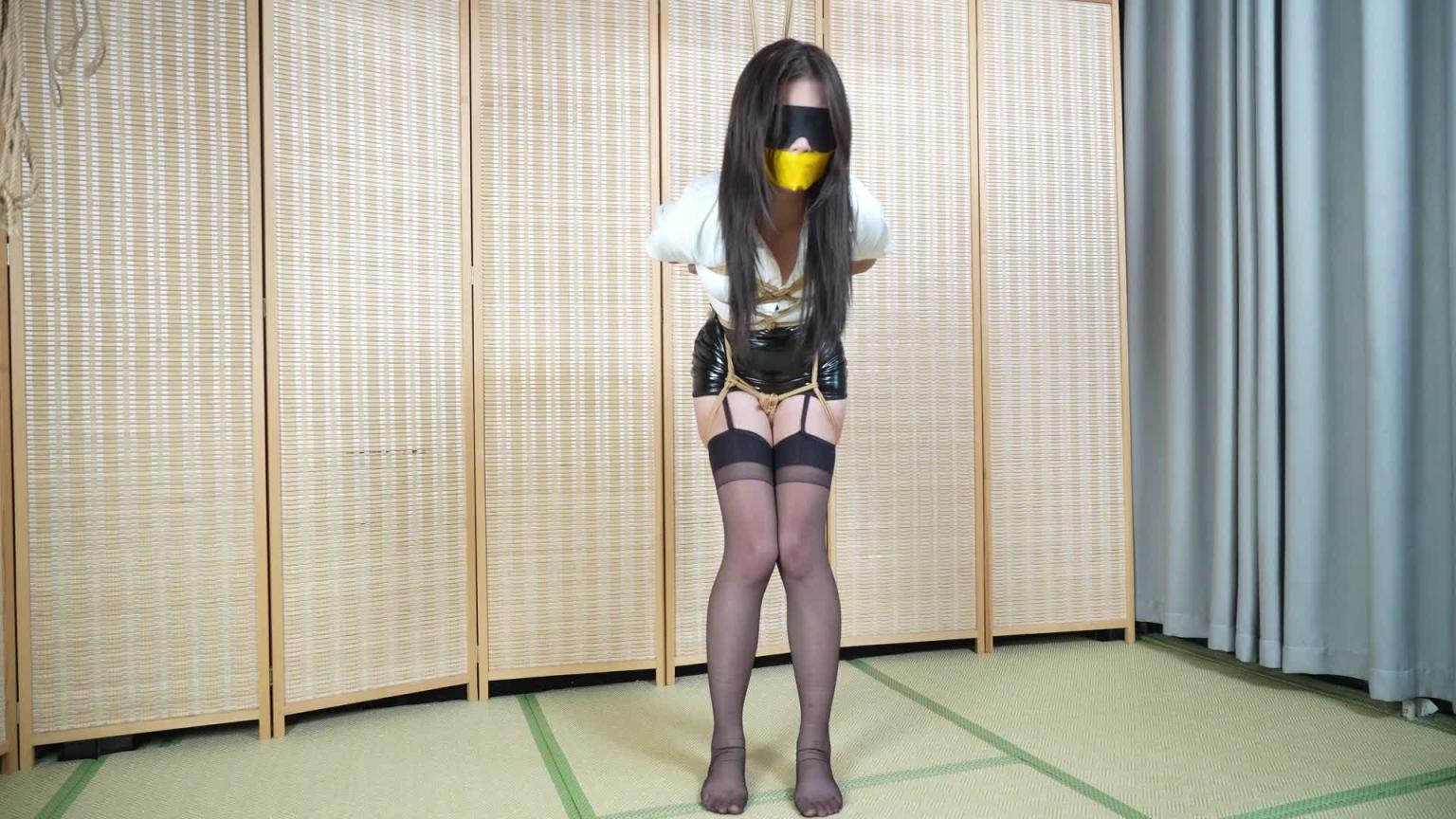 【象人工作室】小涵-衬衣吊带黑丝,柠檬塞到嘴里,直接戴上口球会发生什么? 预览截图 10