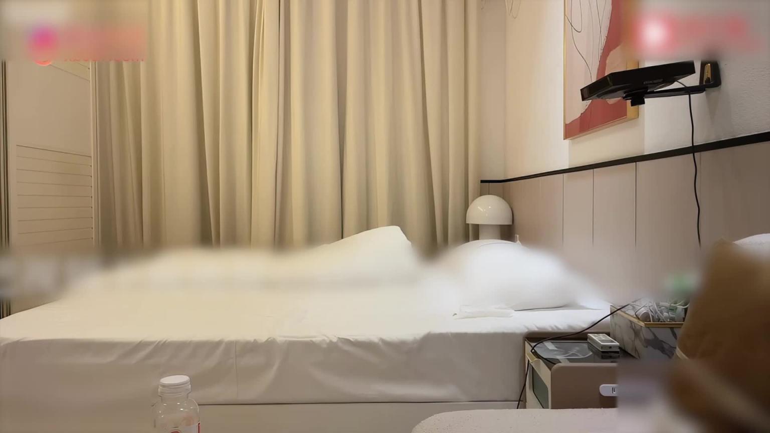 3000约的贴心大长腿,把月经搞出来了妹子说她很自责,黑长直大长发 初恋型小姐姐 预览截图 2