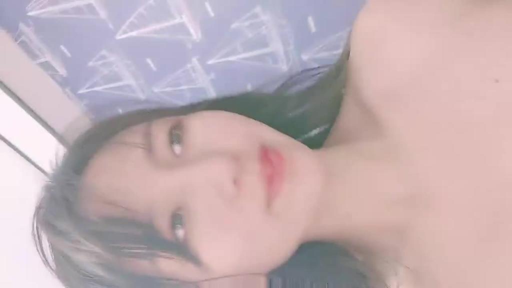女同秀互舔骚逼,边舔边叫爸爸好痒啊 预览截图 6