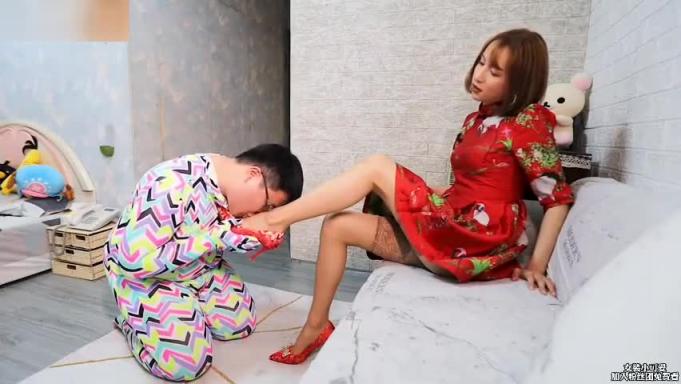 极品妖女王调教男奴,唾液+深喉+恋足+射精① 预览截图 2