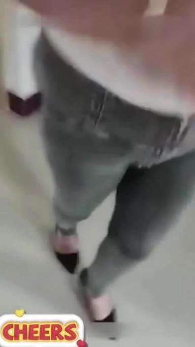 【禁忌乱伦_⺟⼦】⻘春期叛逆纹身⼉⼦偷⽼妈内裤打⻜机， 妈帮⼉⼦破处让他掌握性爱技巧 预览截图 6