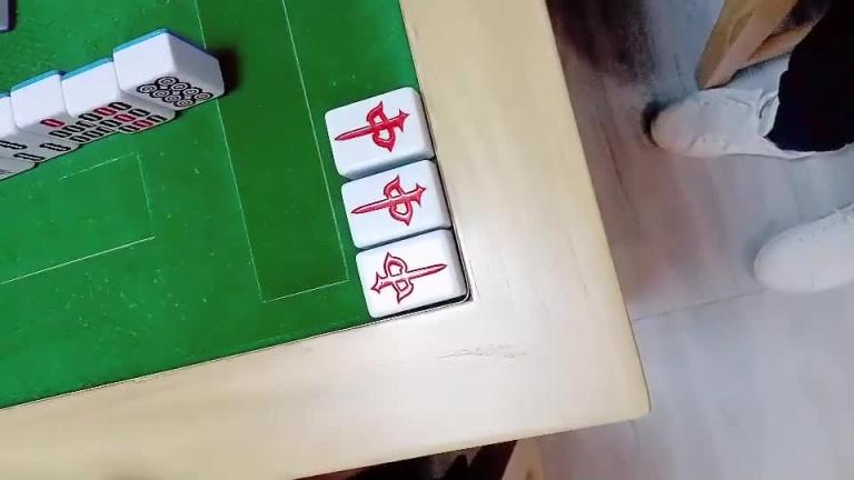 ①勾引舅妈!舅妈输牌又输人,在麻将桌旁强上舅妈 预览截图 2