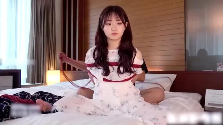 【巨乳萝莉学生妹】19岁气质美少女束缚捆绑调教 预览截图 3
