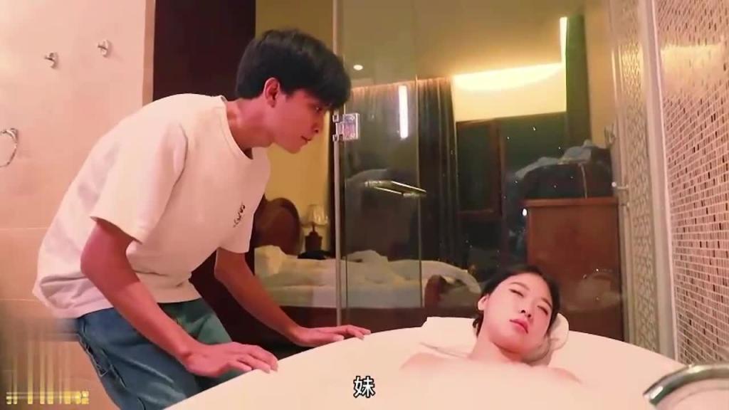 乱伦，哥哥强行插入正在洗澡的妹妹 预览截图 3