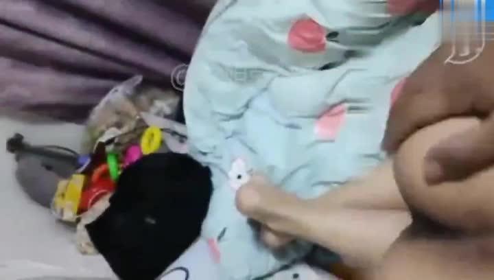 妈妈的黑肥逼一览无遗!儿子插几下差点秒射!赶紧拿出自慰棒! 预览截图 9