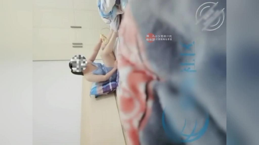 【母子乱伦】性欲旺盛的高三男生战战兢兢的纠结了半天 预览截图 2