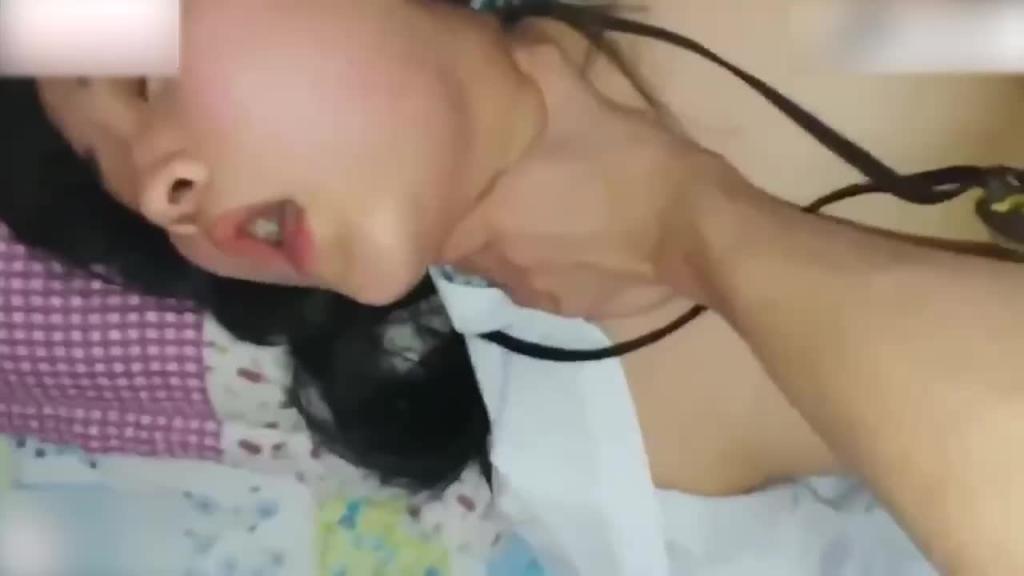 女教师勾搭弯屌帅小伙推倒扒光连抠带舔搞私处激情啪啪最后口爆 预览截图 11
