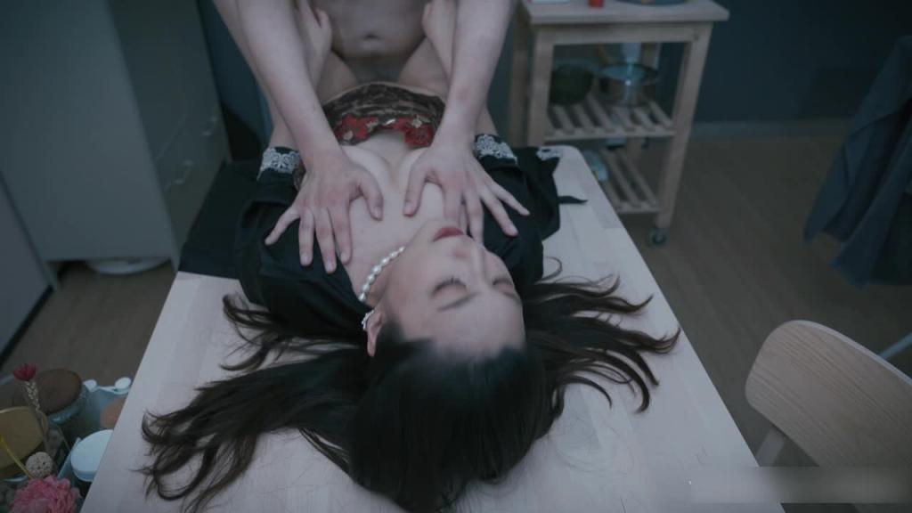 按在桌子上操大奶子一直在晃动 预览截图 9