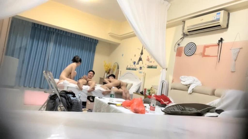 换妻极品探花 两男三女淫乱 2/3 预览截图 3