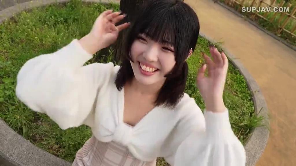 【初拍】【2次射精】像阳光般温暖的19岁少女。厚实且性感的嘴唇让人无法保持理智,进行口内射精。阴道湿润得让肉棒沉溺其中,无比淫荡。准备好怀孕的认真中出。 FC2-PPV-4698278 预览截图 1
