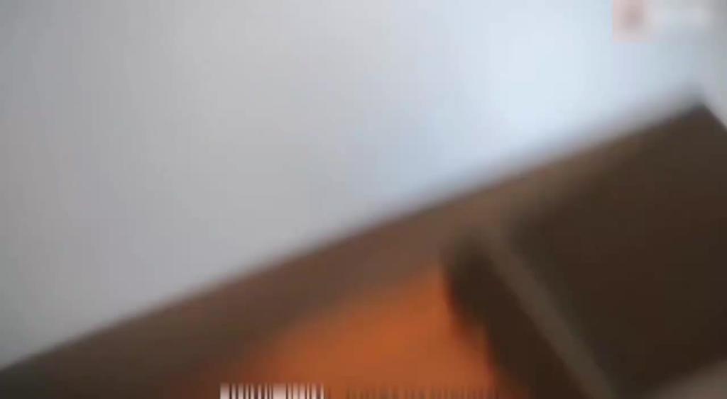 真实换妻群P宝马眼镜女研究生骚的不要不要的公务员夫妻4P混战 预览截图 11