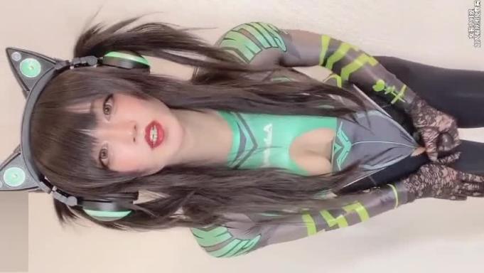 极品女装小萌妹,赛博朋克坚挺泳装玩弄仙女棒 预览截图 4