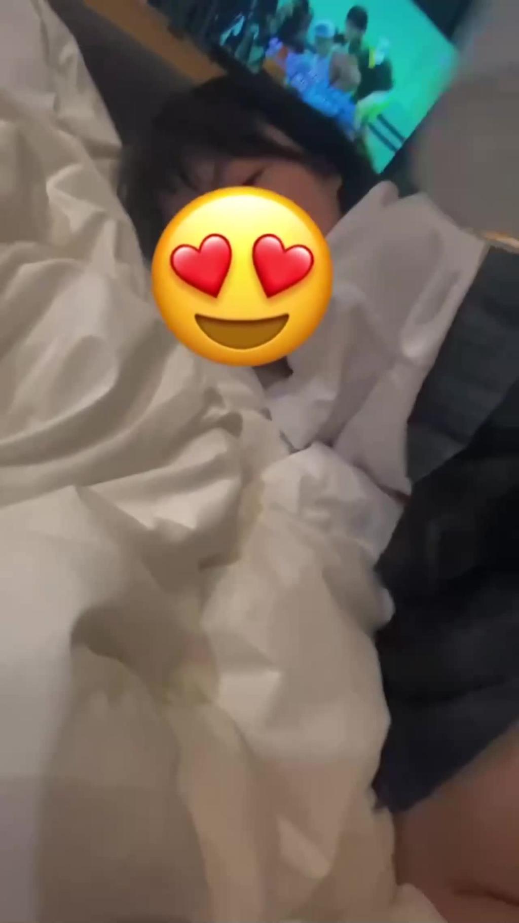 约了个骚货高中生，被我调教还把跳蛋塞入菊花 预览截图 2