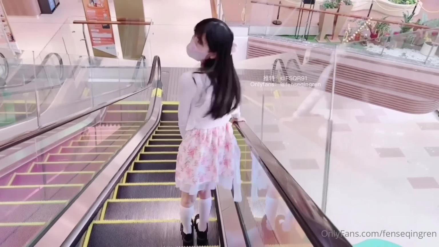 【粉色情人】被强塞跳蛋逛商场 预览截图 1