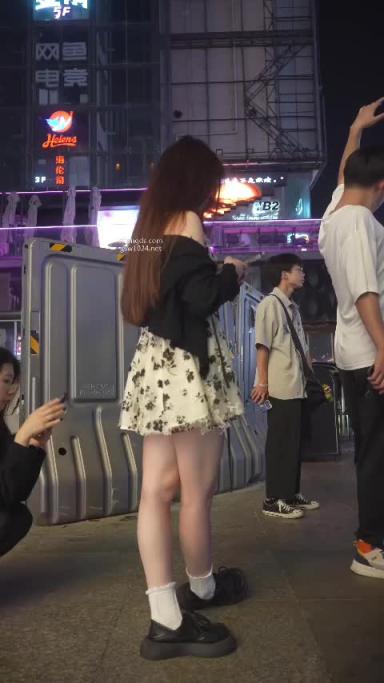 街拍等朋友的小姐姐草莓内内超可爱 预览截图 7