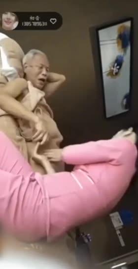 门事件 台湾省某养护中心女护师“撸枪”阿公 淫欲流出 预览截图 7