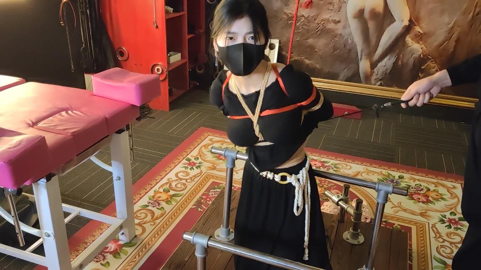 【意之窗原创】圈里小爱慕第一次拍摄鞭打炸裂的身材很有感觉 预览截图 11