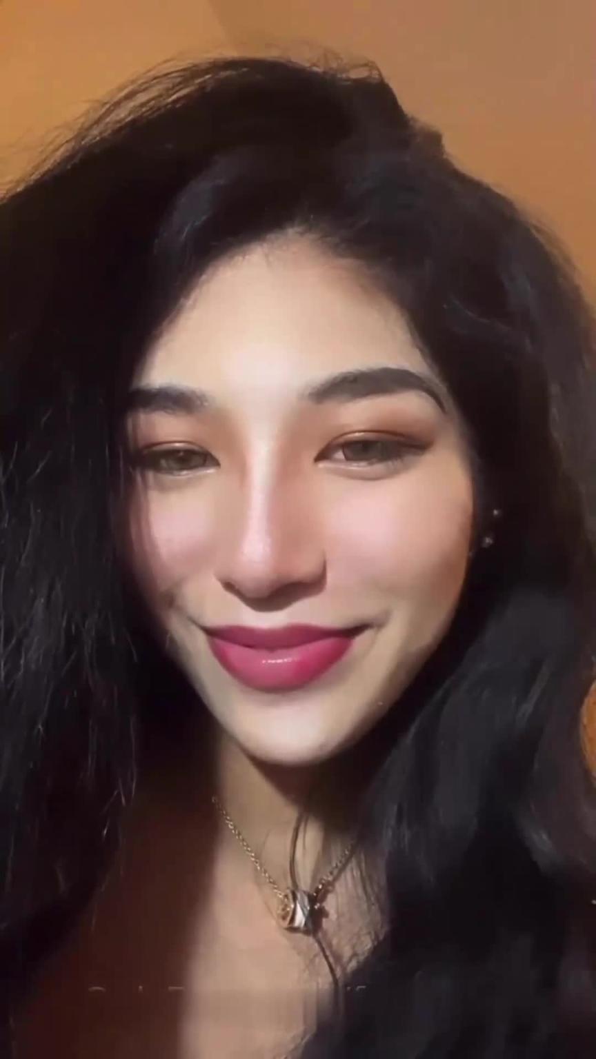【抖音网红_蓝泫门事件】顶级身材御姐气质,自慰喷水,全网独家 预览截图 1