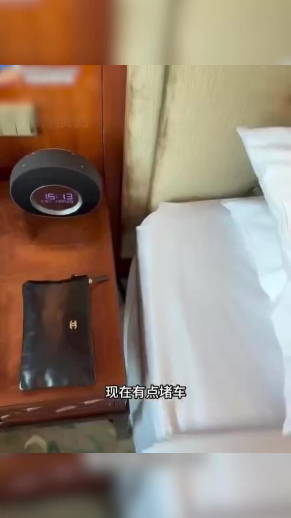 沉浸式卖B的vlog,太辛苦了,不看脸就猜得到这个男的就是个丑胖子 预览截图 9