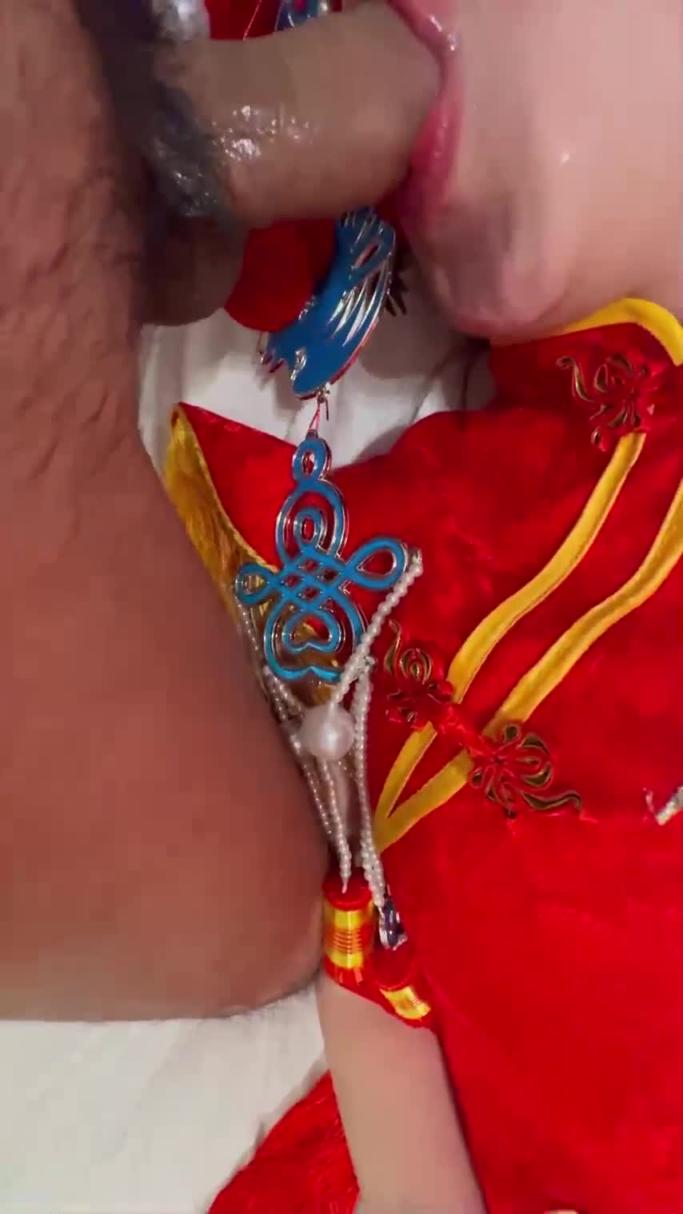让姐姐穿上独特中式服装实现双洞齐插水都喷我脸上来了 预览截图 10