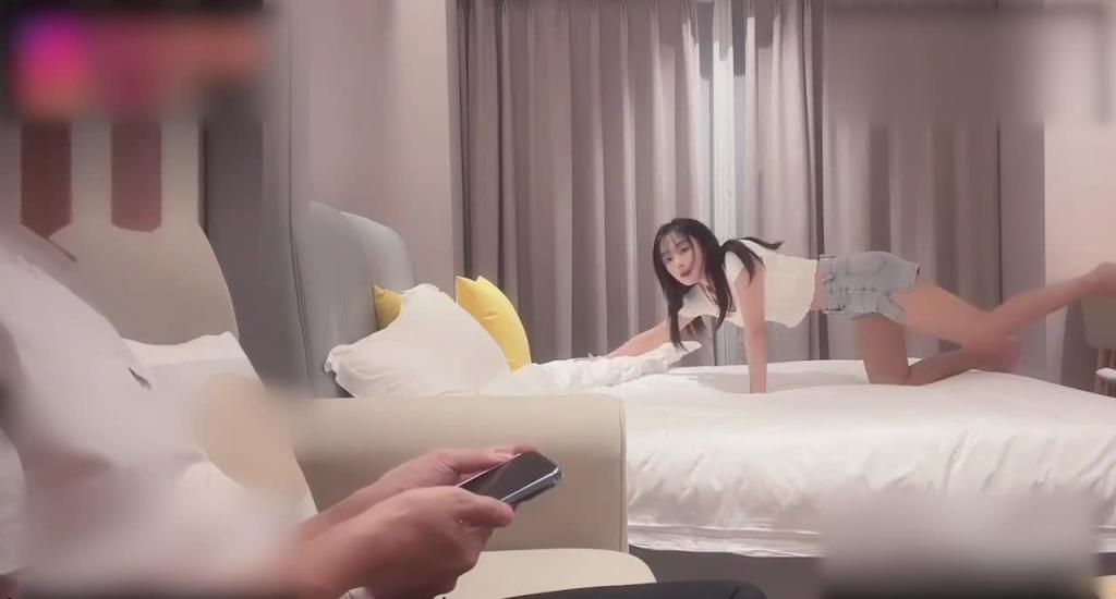 杏吧 爆操雪白滑嫩18岁少女 清纯又淫荡 预览截图 2